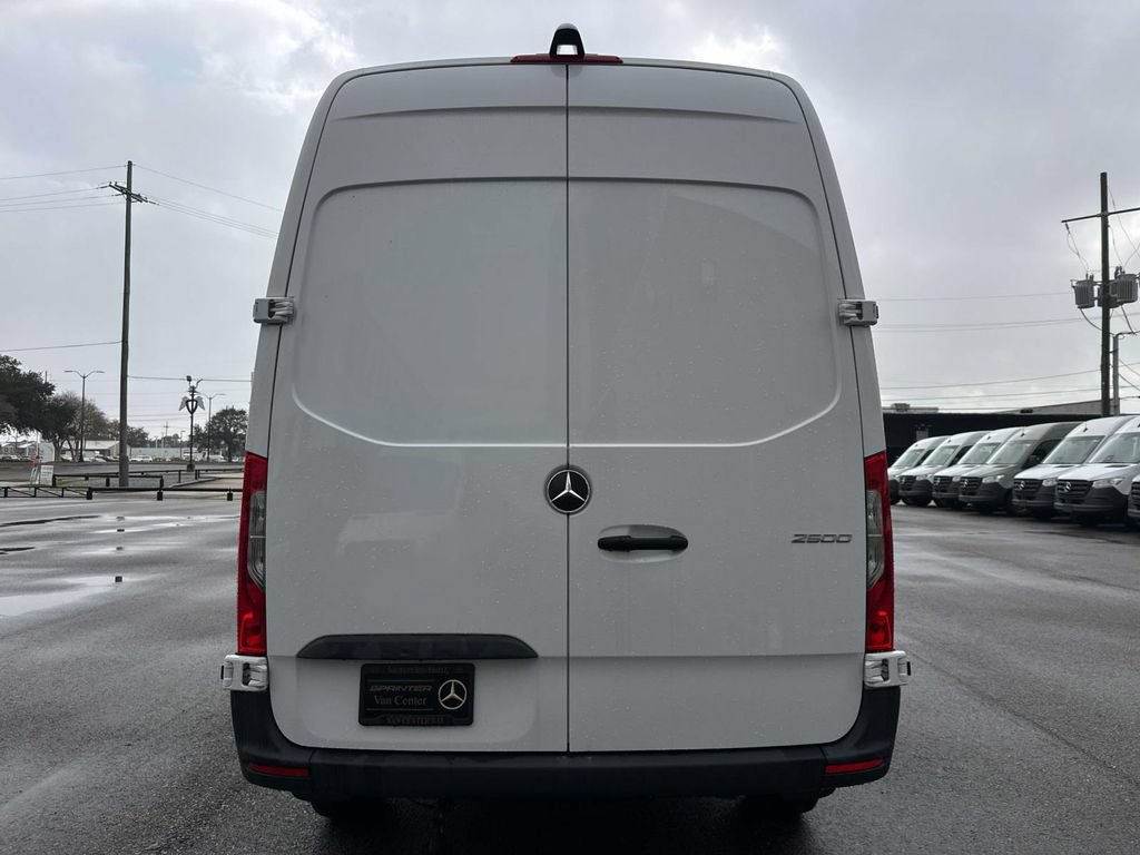 Used 2025 Mercedes-Benz Sprinter 2500 image 4