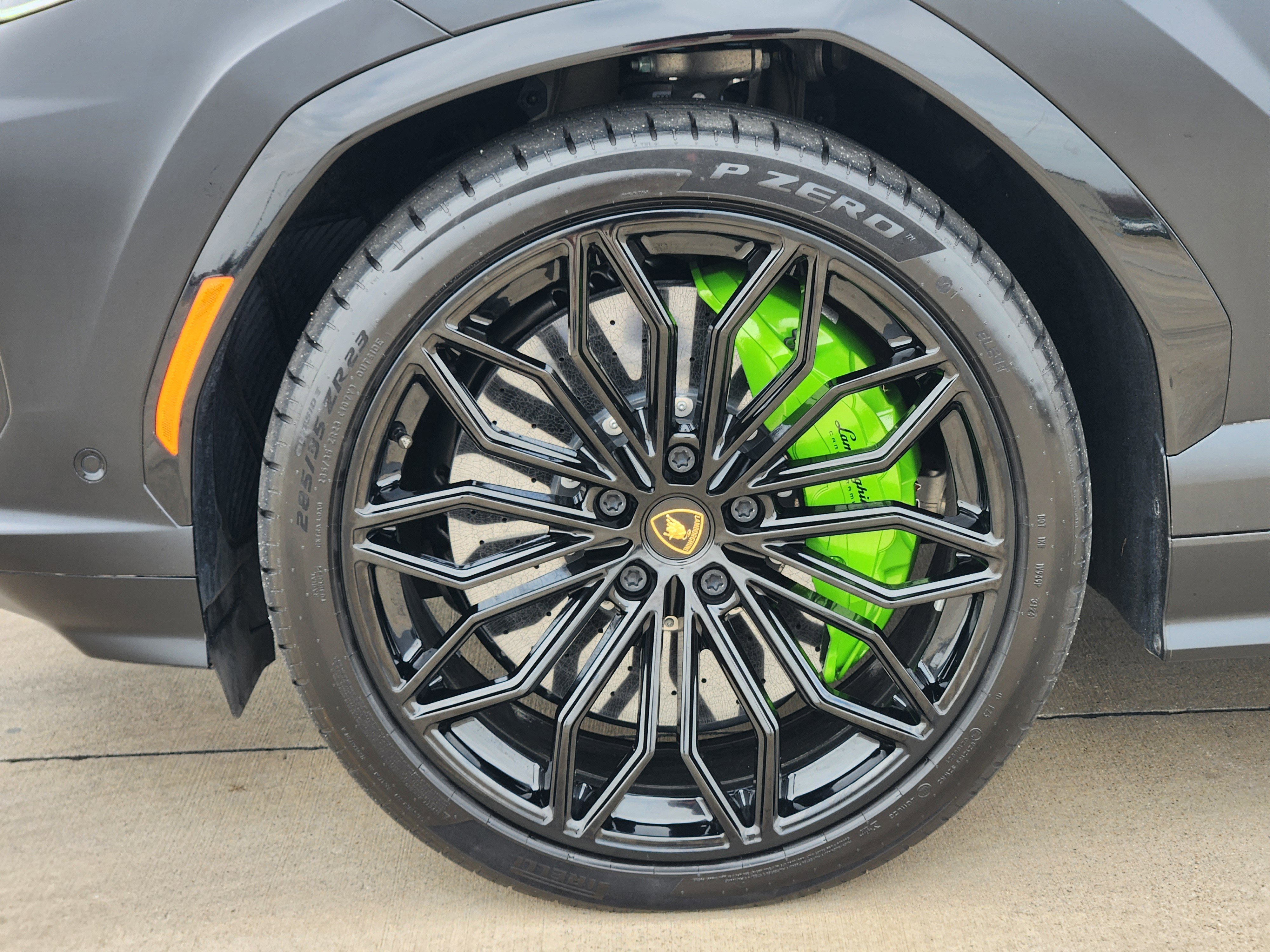 Used 2025 Lamborghini Urus SE image 8