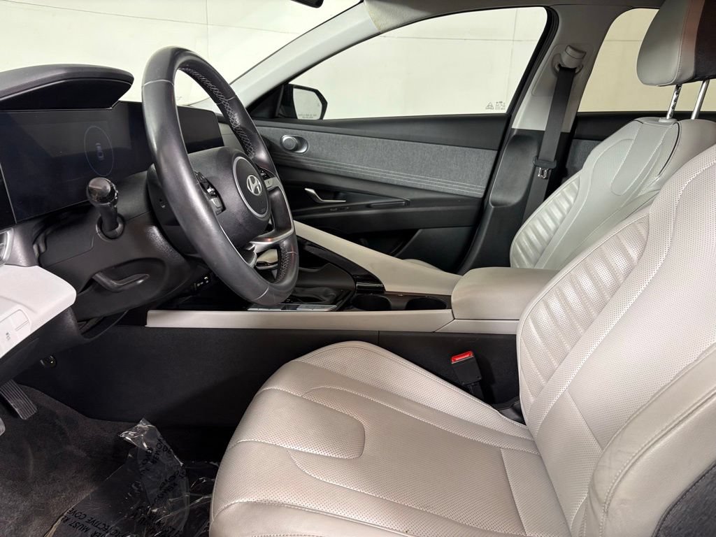 Used 2025 Hyundai Elantra Limited FWD image 21