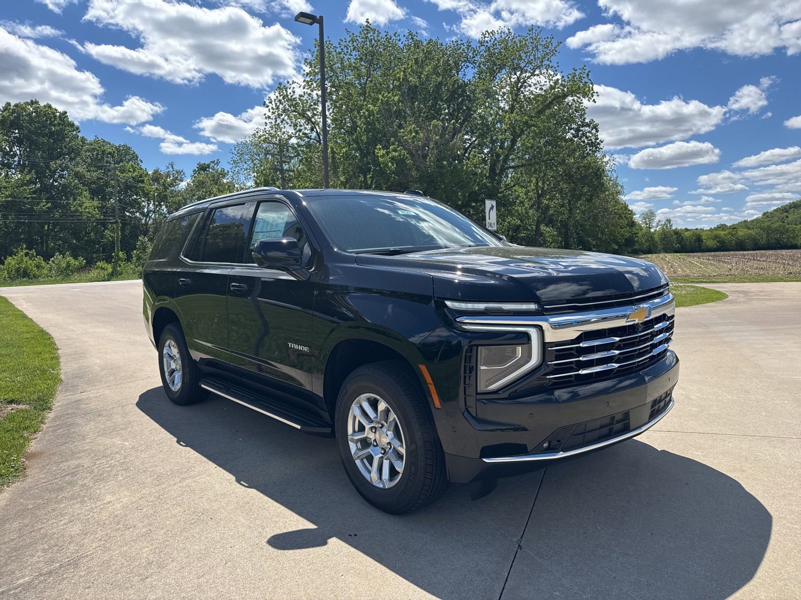 New 2026 Chevrolet Tahoe LT w/ Comfort Package AWD/4WD image 3