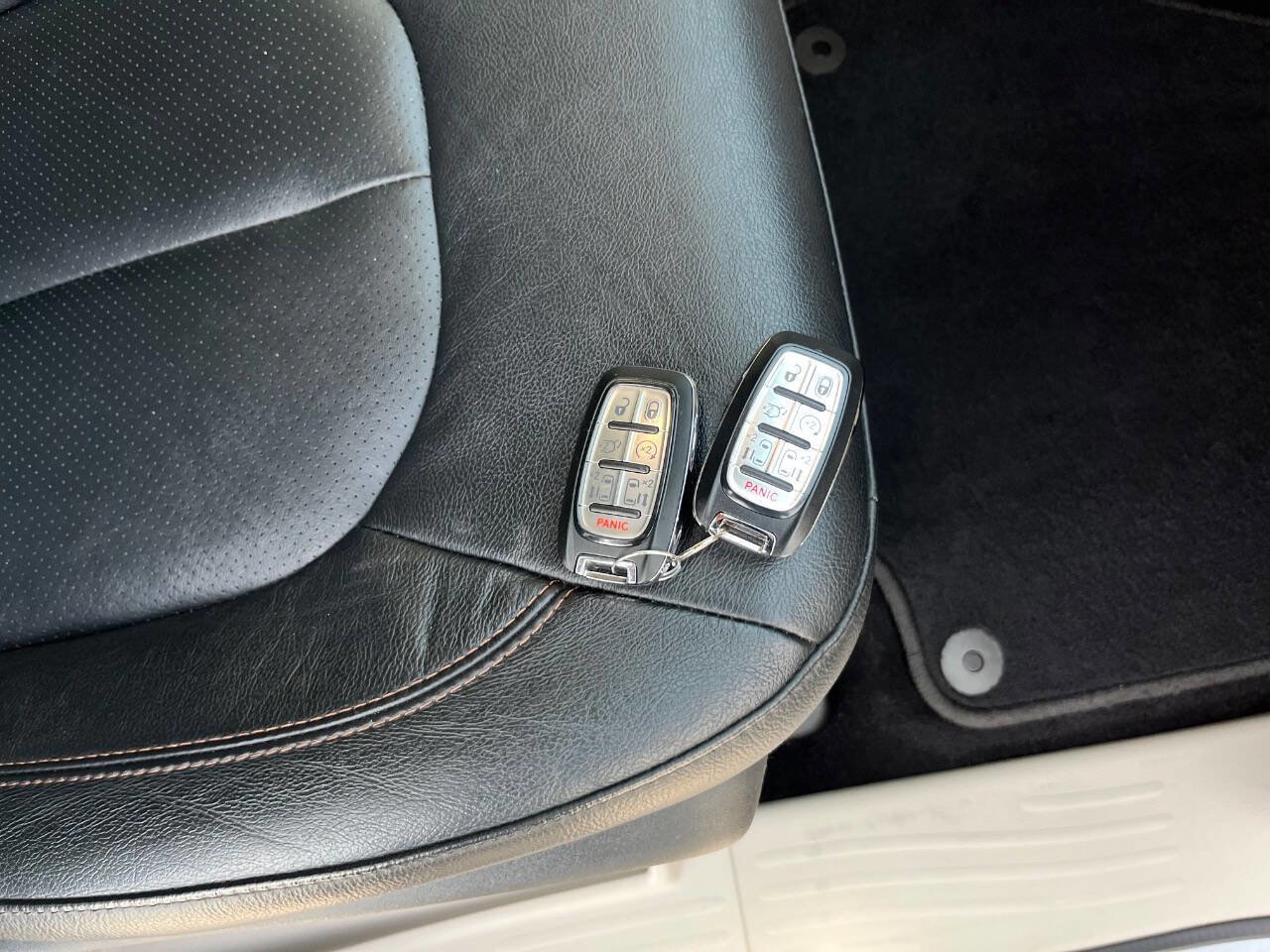 Used 2020 Chrysler Pacifica Touring-L image 39