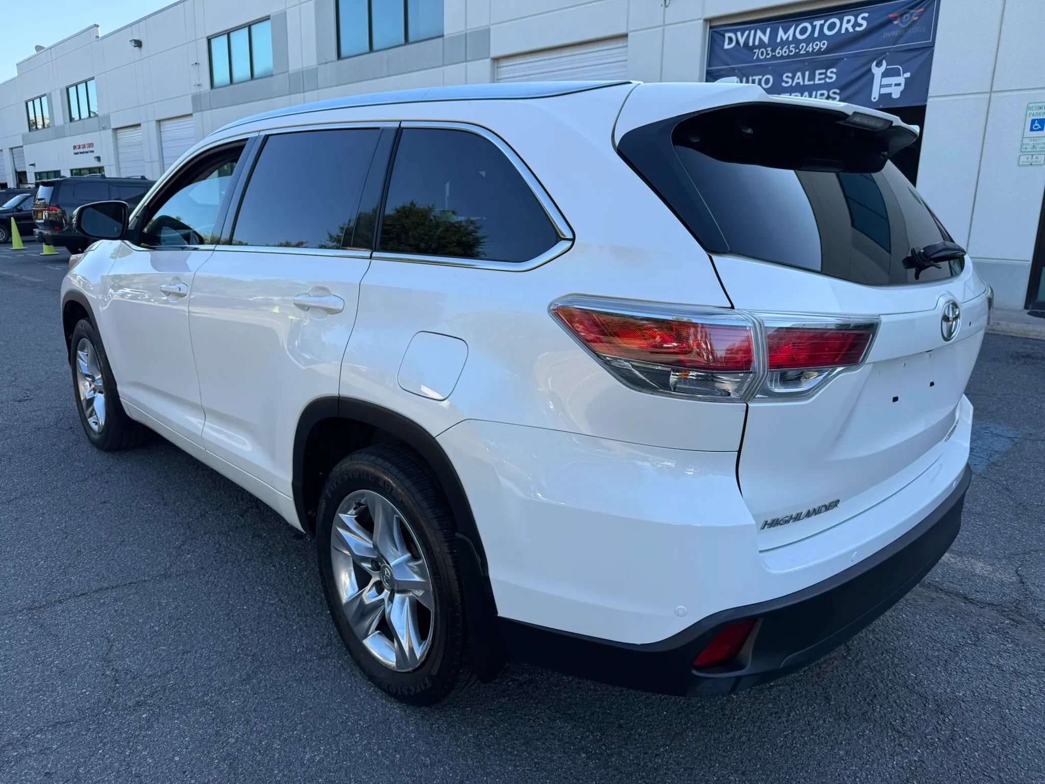 Used 2015 Toyota Highlander Limited AWD/4WD image 9