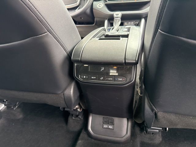 Used 2025 Toyota Highlander XLE image 35