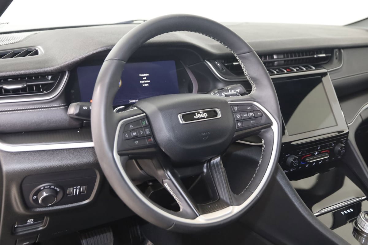Used 2024 Jeep Grand Cherokee Altitude AWD/4WD image 6