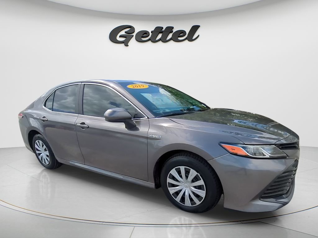 Used 2019 Toyota Camry LE image 3