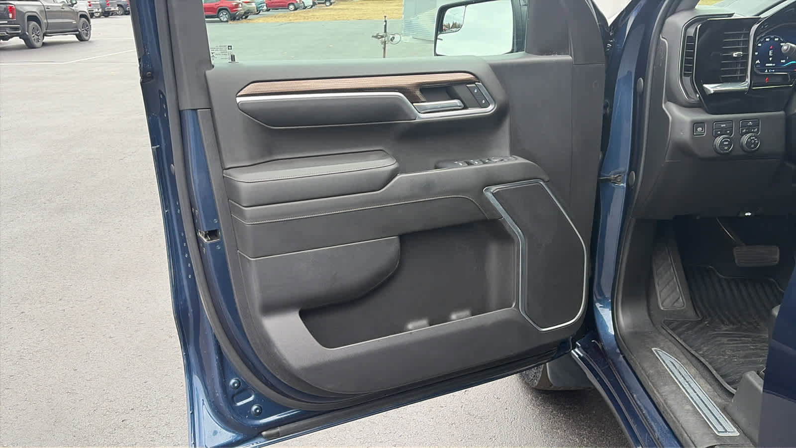 Certified 2022 Chevrolet Silverado 1500 RST image 5