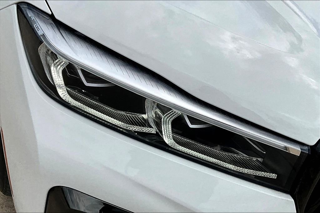 Used 2022 BMW 740i w/ M Sport Package image 37