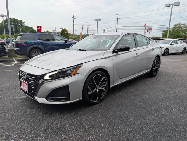 Used 2024 Nissan Altima 2.5 SR w/ SR Premium Package FWD image 7