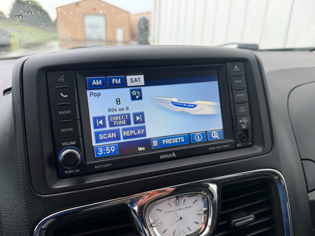 Used 2012 Chrysler Town & Country Touring-L w/ Driver Convenience Group FWD image 23