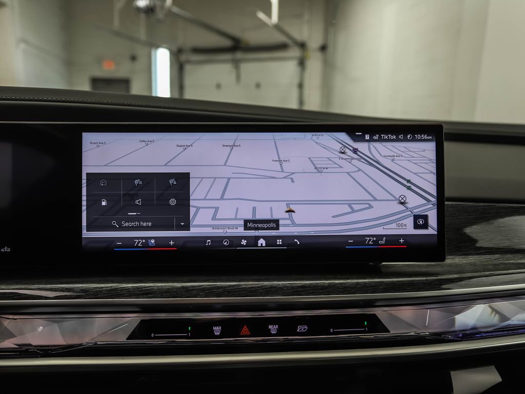 Used 2025 BMW 760i xDrive w/ Executive Package image 17