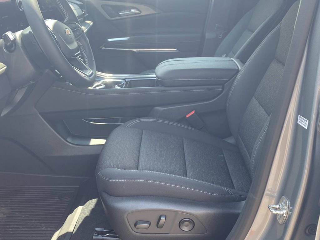 New 2026 Chevrolet Traverse LT w/ LPO, Floor Liner Package image 17