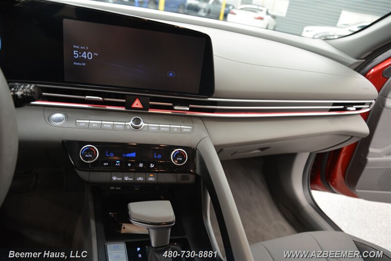 Used 2024 Hyundai Elantra SEL FWD image 30