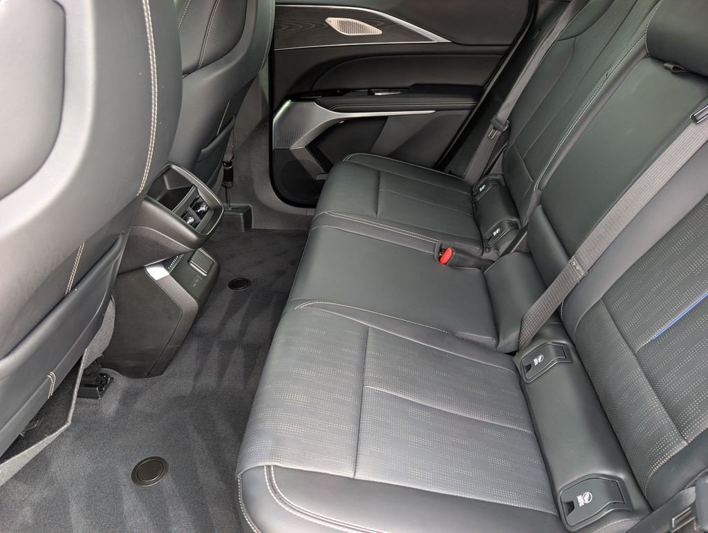 Certified 2024 Cadillac Lyriq Luxury AWD/4WD image 27