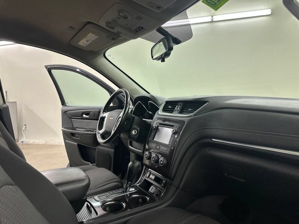 Used 2015 Chevrolet Traverse LT w/ Style and Technology Package FWD image 19