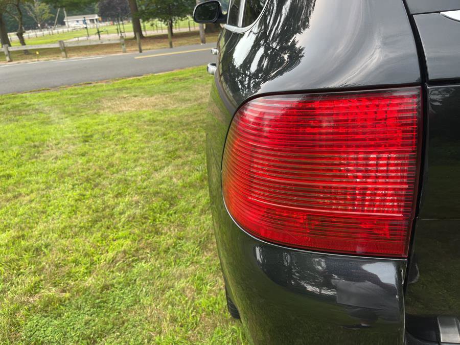 Used 2005 Porsche Cayenne Turbo image 38