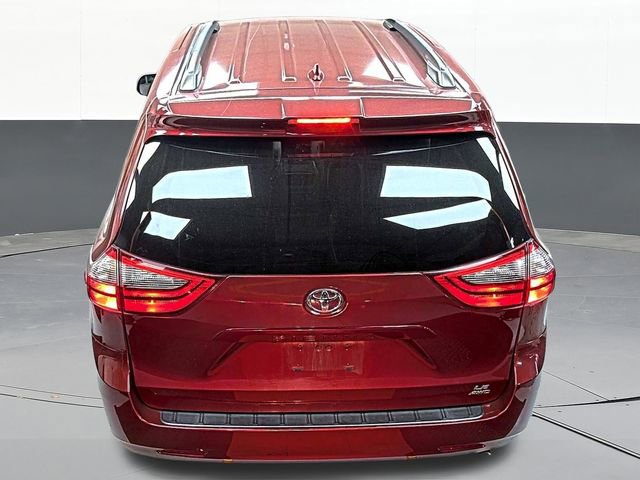 Used 2020 Toyota Sienna LE w/ LE Preferred Package image 6
