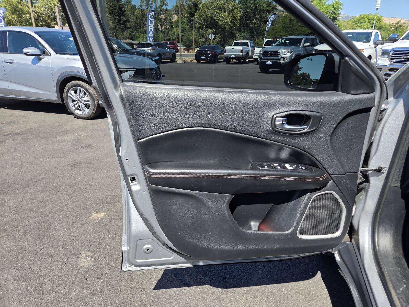 Used 2020 Jeep Compass Limited FWD image 13