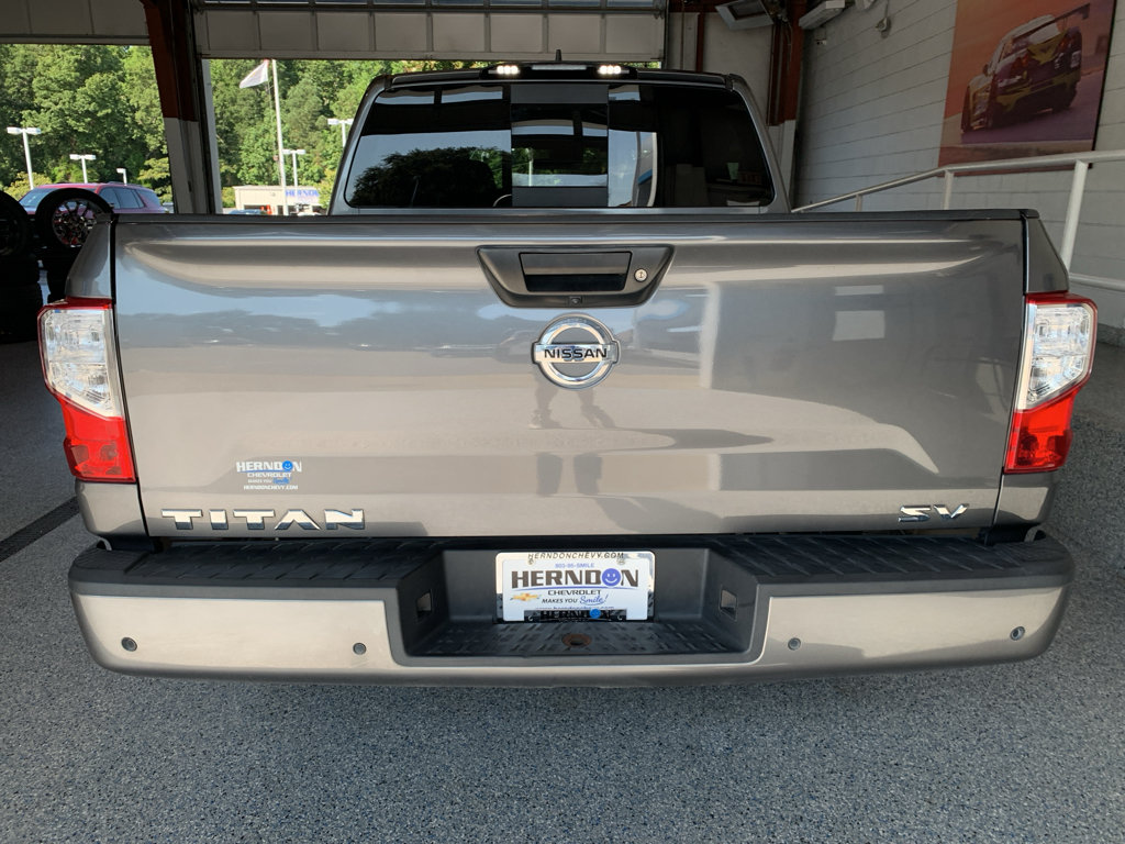 Used 2022 Nissan Titan SV RWD image 7