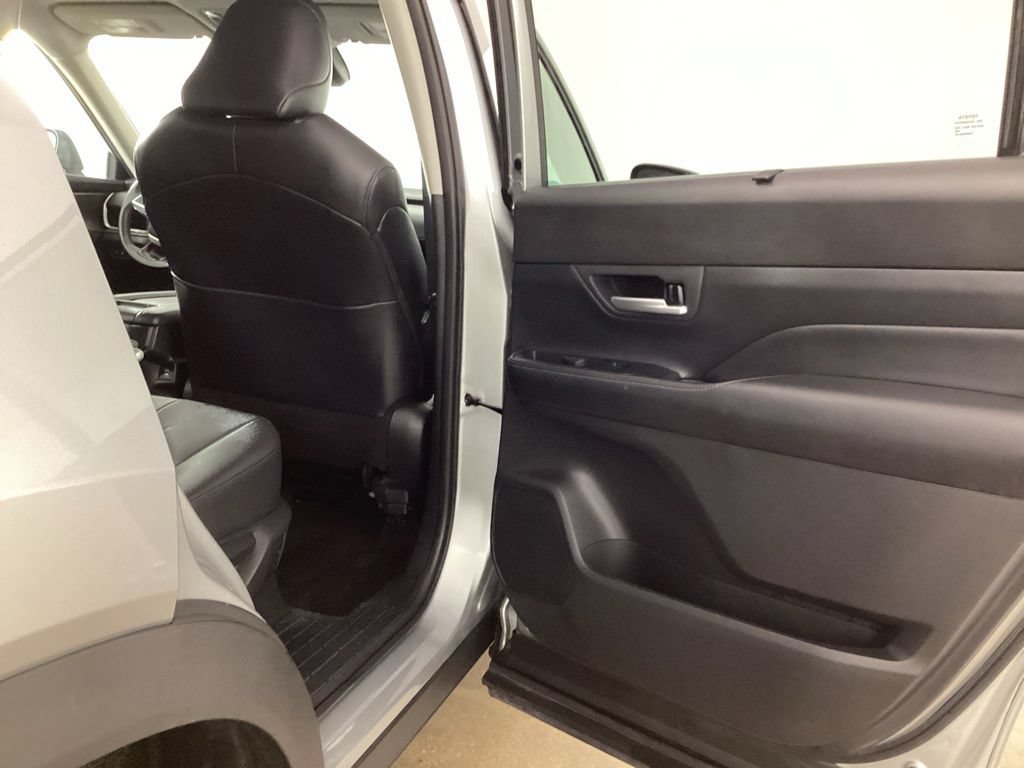 Used 2024 Toyota Grand Highlander AWD image 26