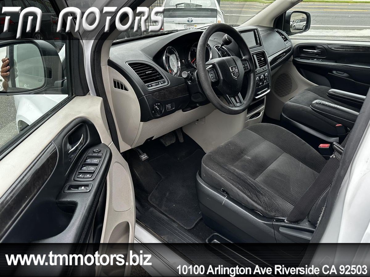 Used 2018 Dodge Grand Caravan SE FWD image 6