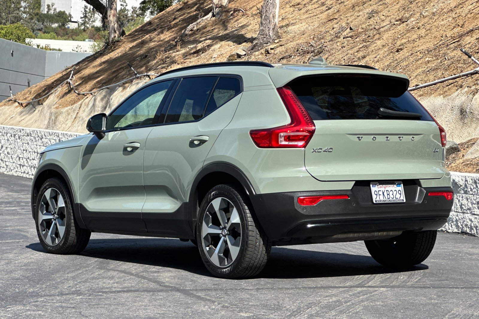Used 2023 Volvo XC40 B4 Ultimate FWD image 6
