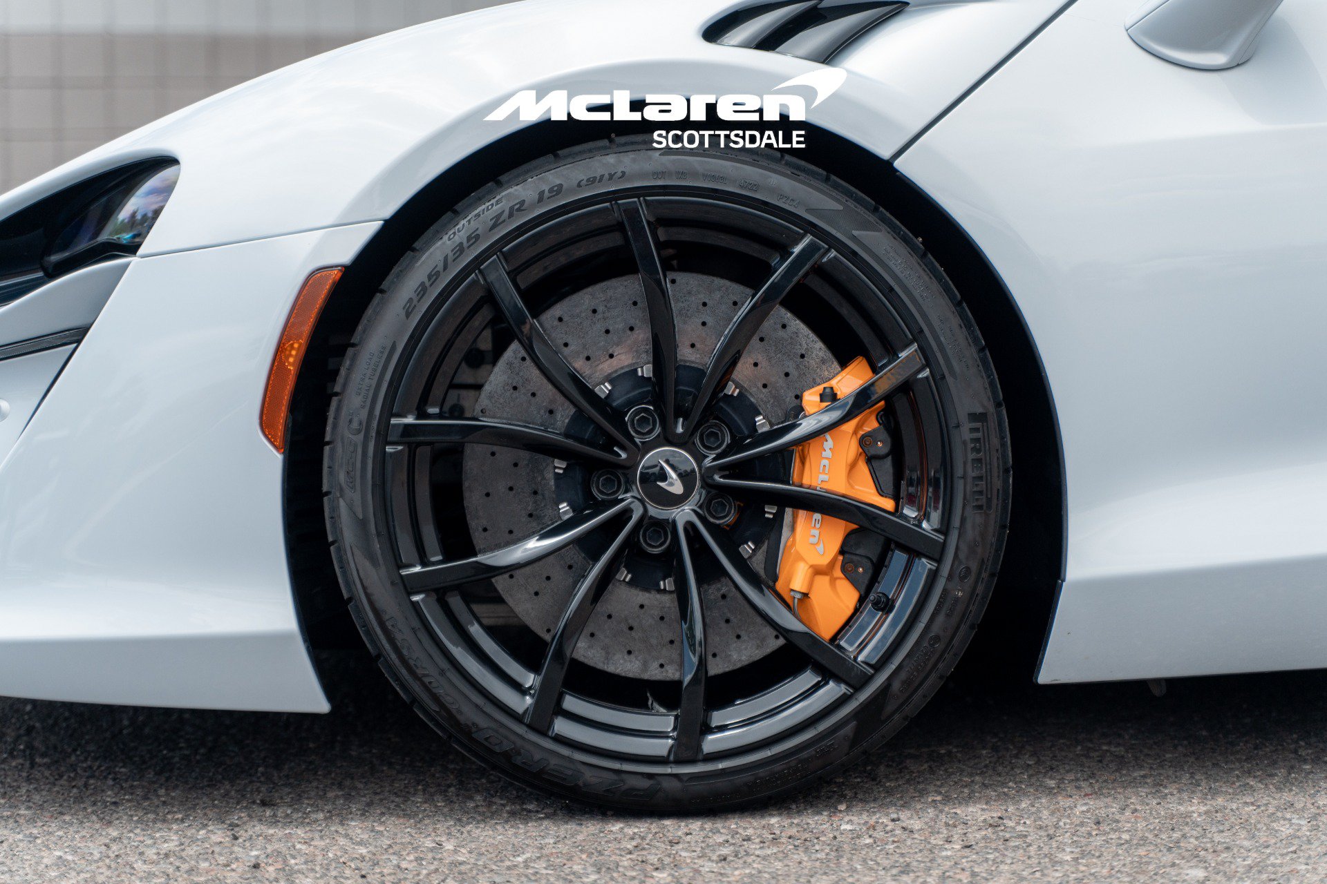 Used 2023 McLaren Artura RWD image 27