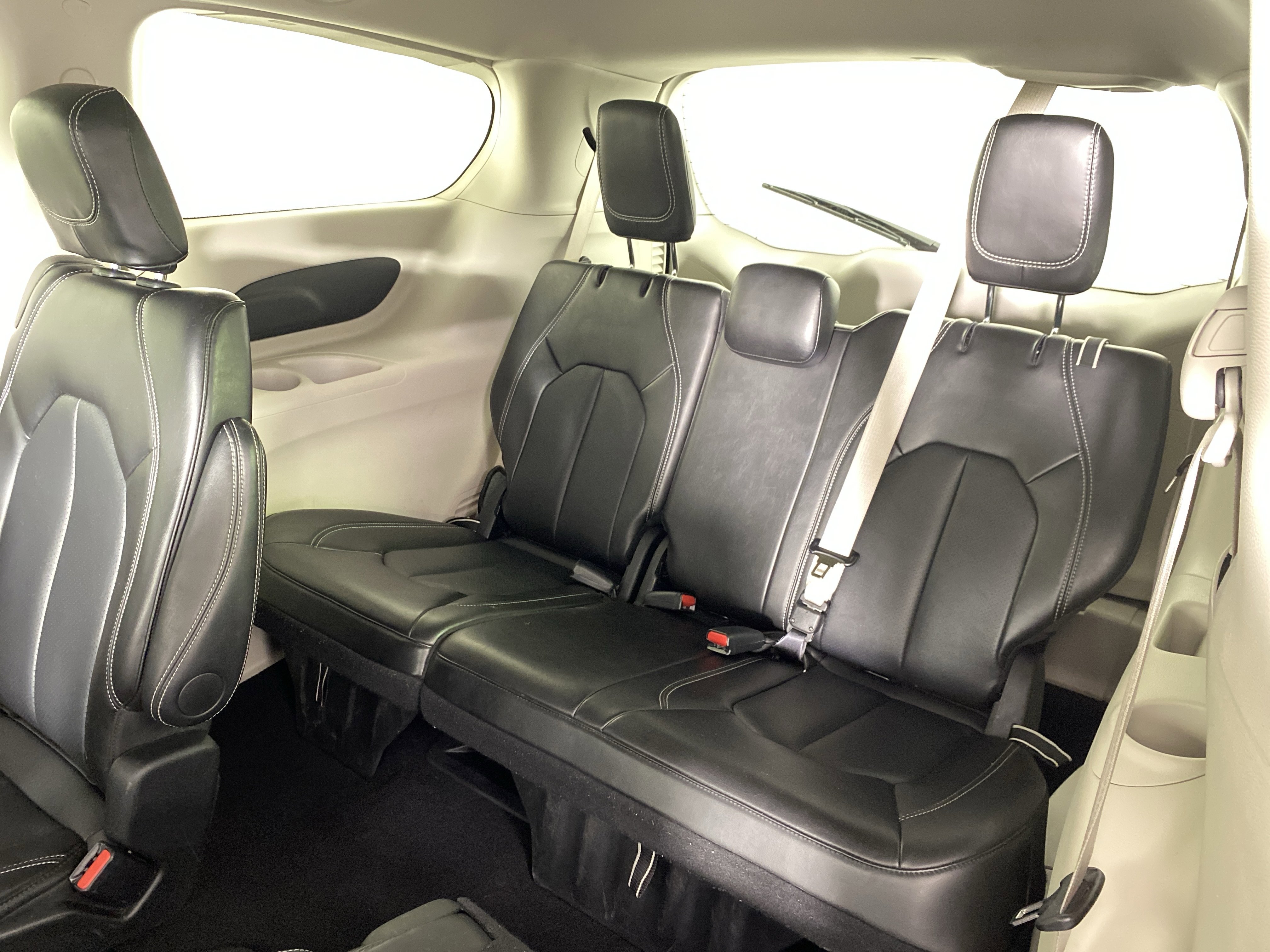 Used 2024 Chrysler Pacifica Touring-L image 32