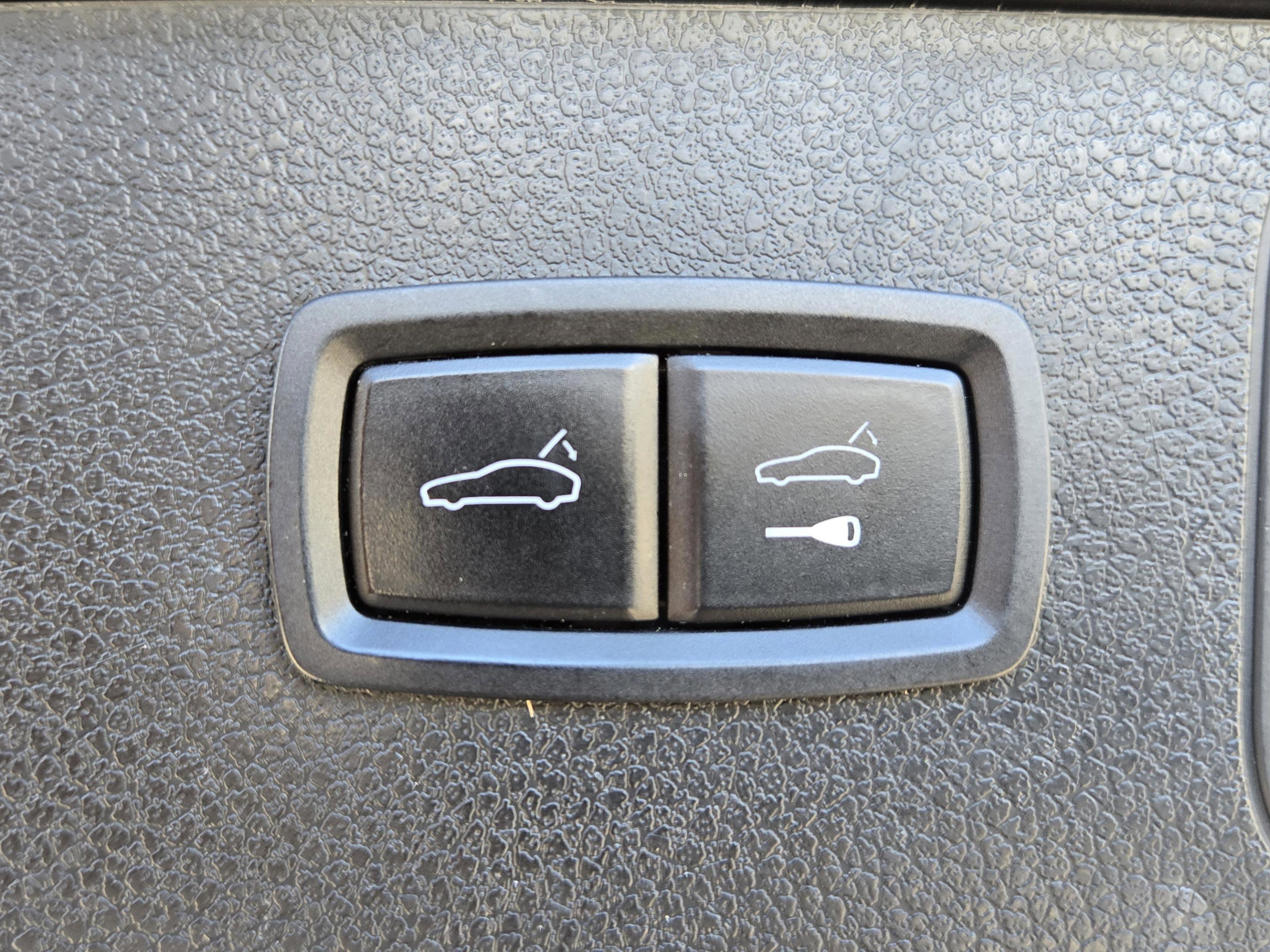 Used 2018 Porsche Macan Turbo image 32