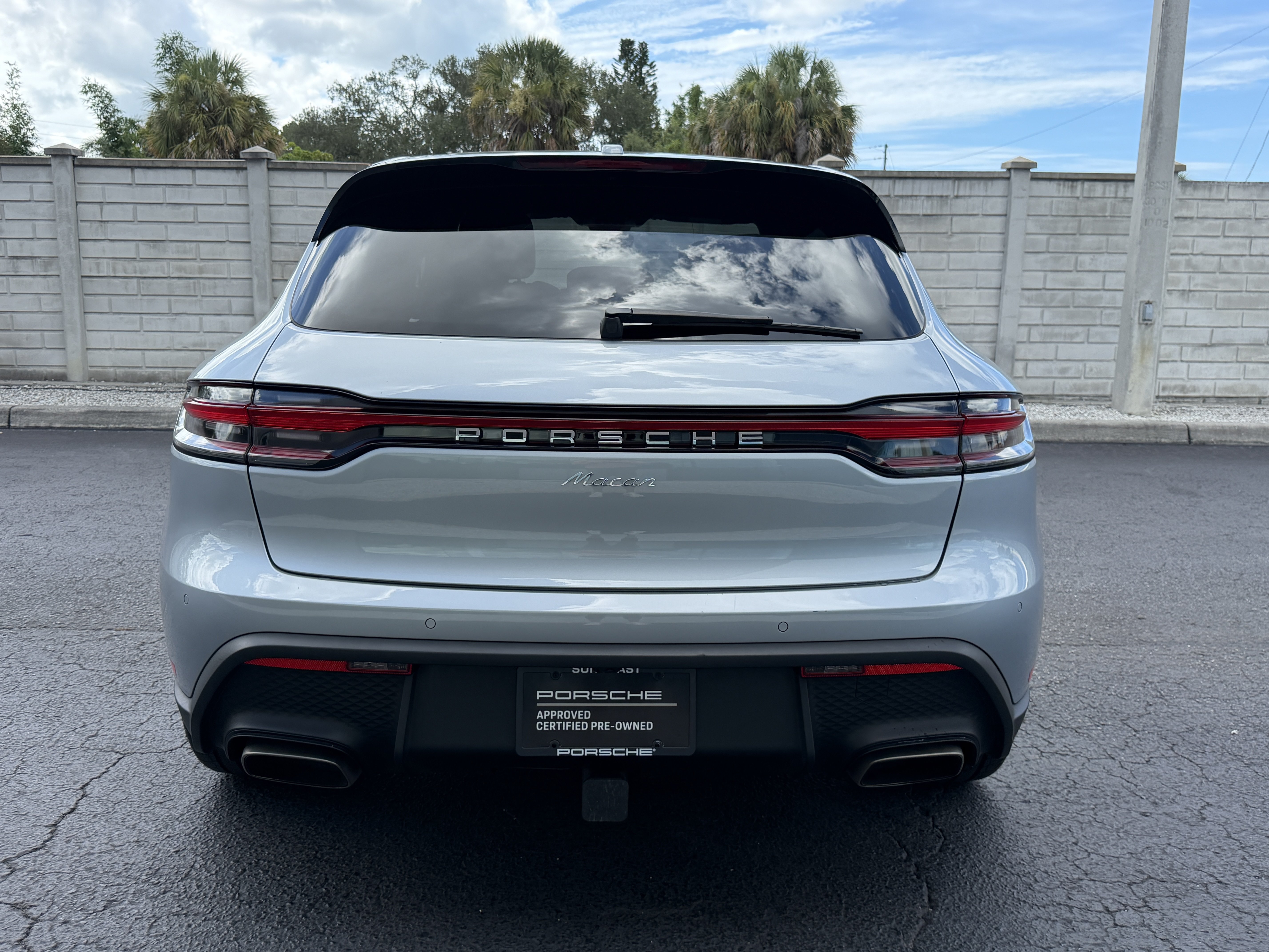 Certified 2023 Porsche Macan AWD/4WD image 11