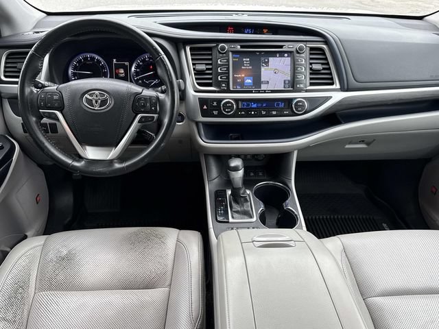 Used 2018 Toyota Highlander Limited AWD/4WD image 3