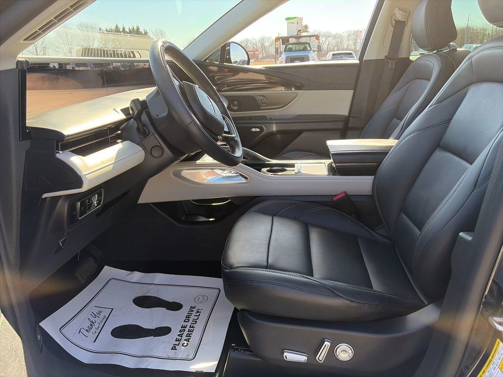 Used 2025 Lincoln Nautilus Premier w/ Equipment Group 102A image 17