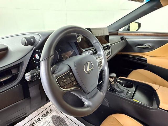 Used 2025 Lexus ES 300h w/ Premium Package image 7