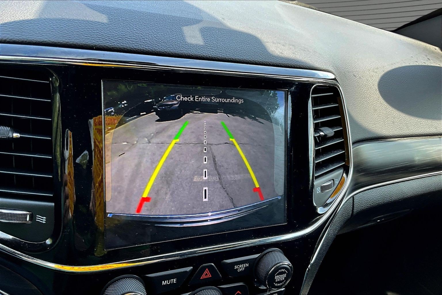 Used 2020 Jeep Grand Cherokee Limited AWD/4WD image 9