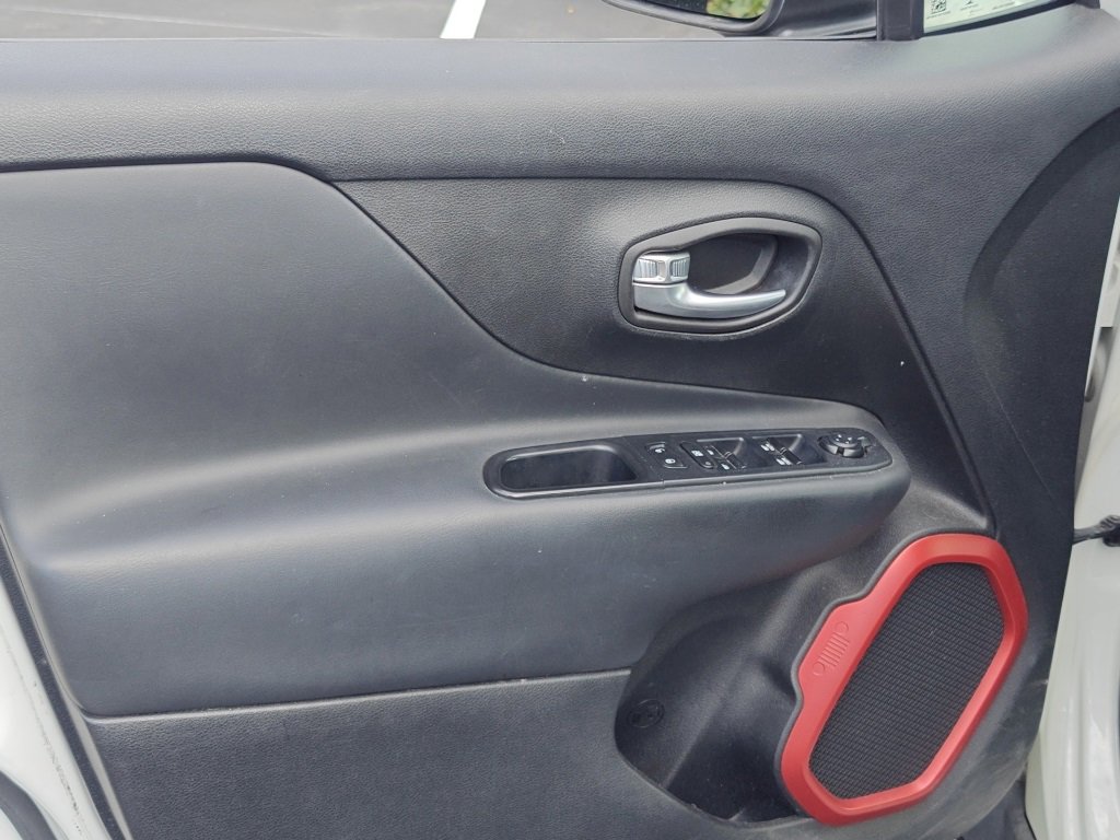 Used 2016 Jeep Renegade Trailhawk image 9