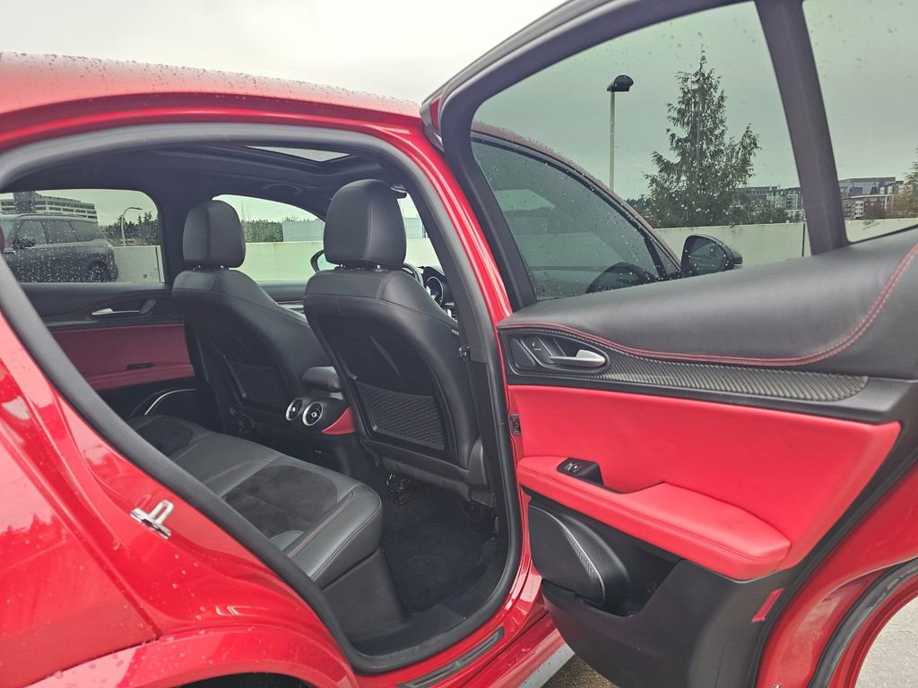 Used 2019 Alfa Romeo Stelvio Quadrifoglio image 15