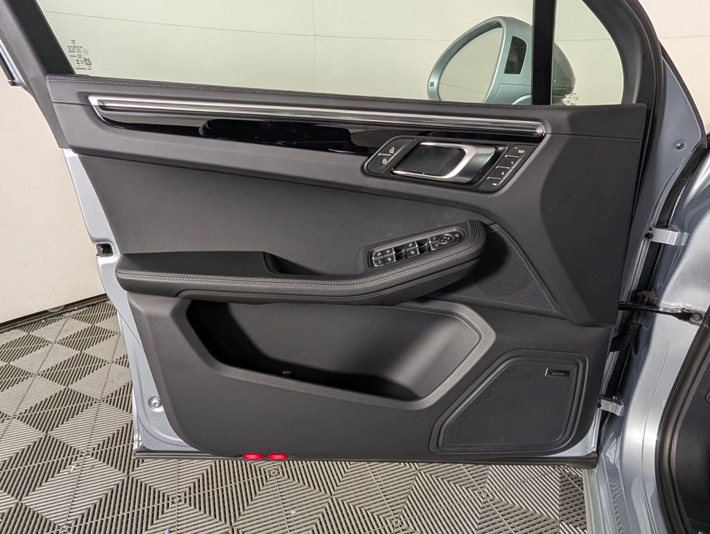 New 2026 Porsche Macan S image 25