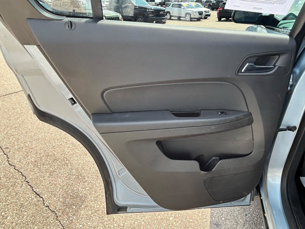 Used 2015 Chevrolet Equinox LT w/ Driver Convenience Package FWD image 13