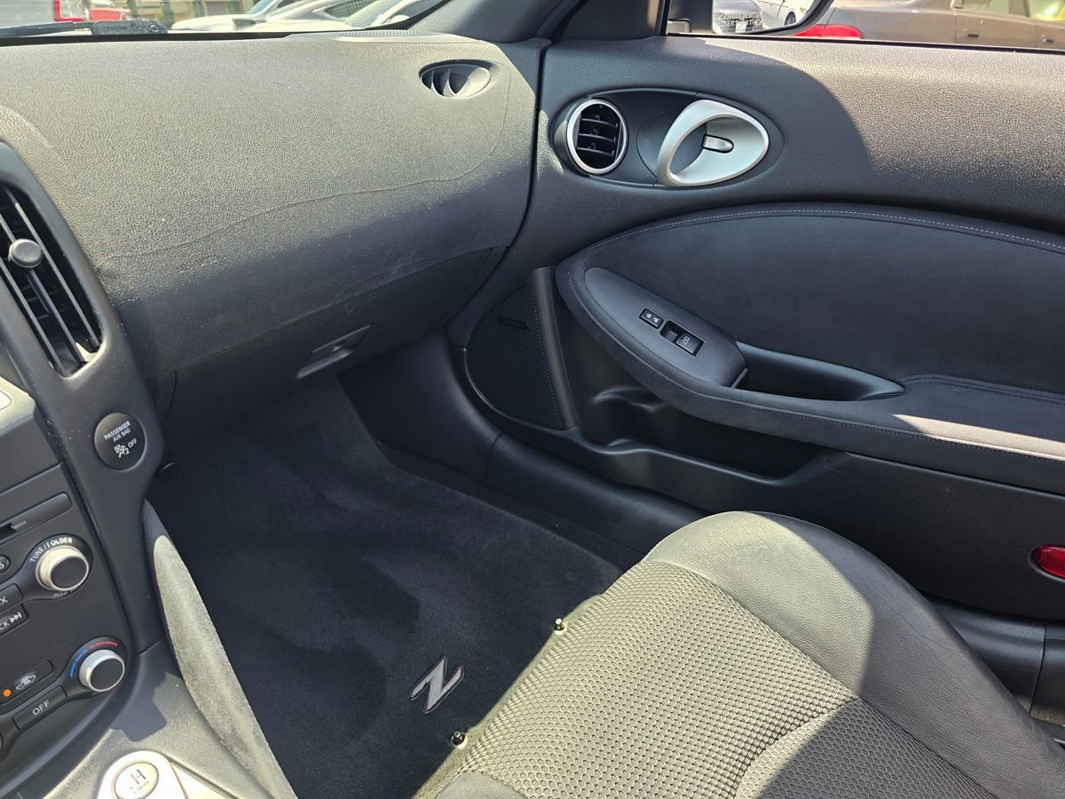 Used 2010 Nissan 370Z Touring w/ Sport Pkg RWD image 39