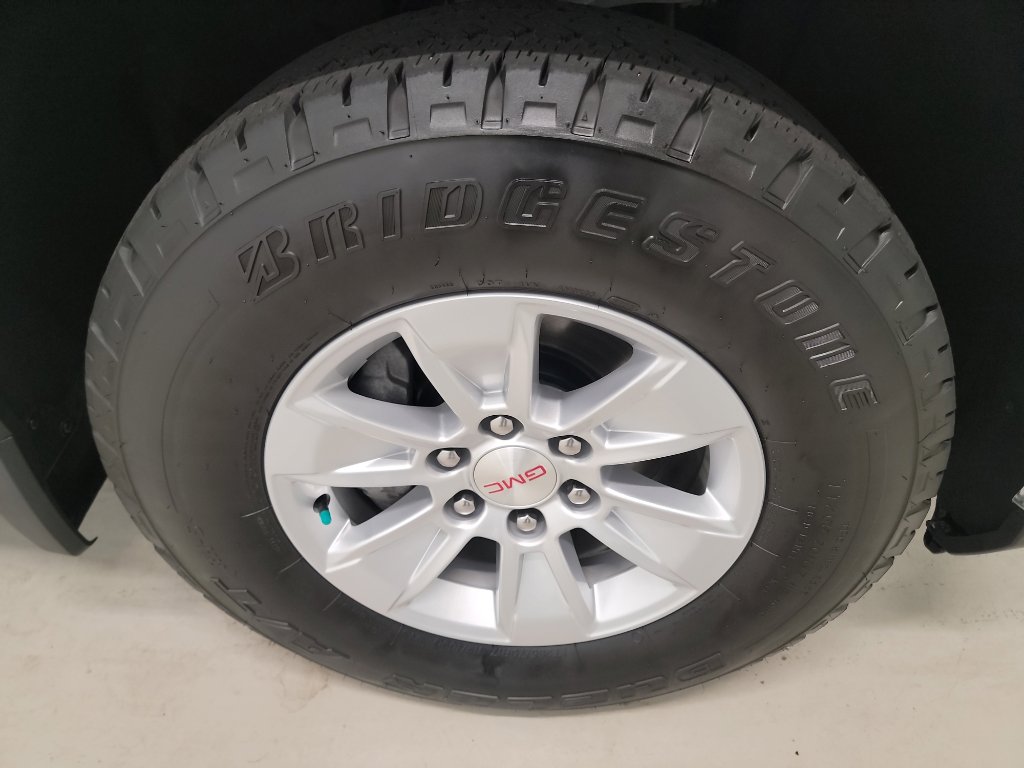 Used 2024 GMC Sierra 1500 SLE w/ Enhanced Capability Package image 4