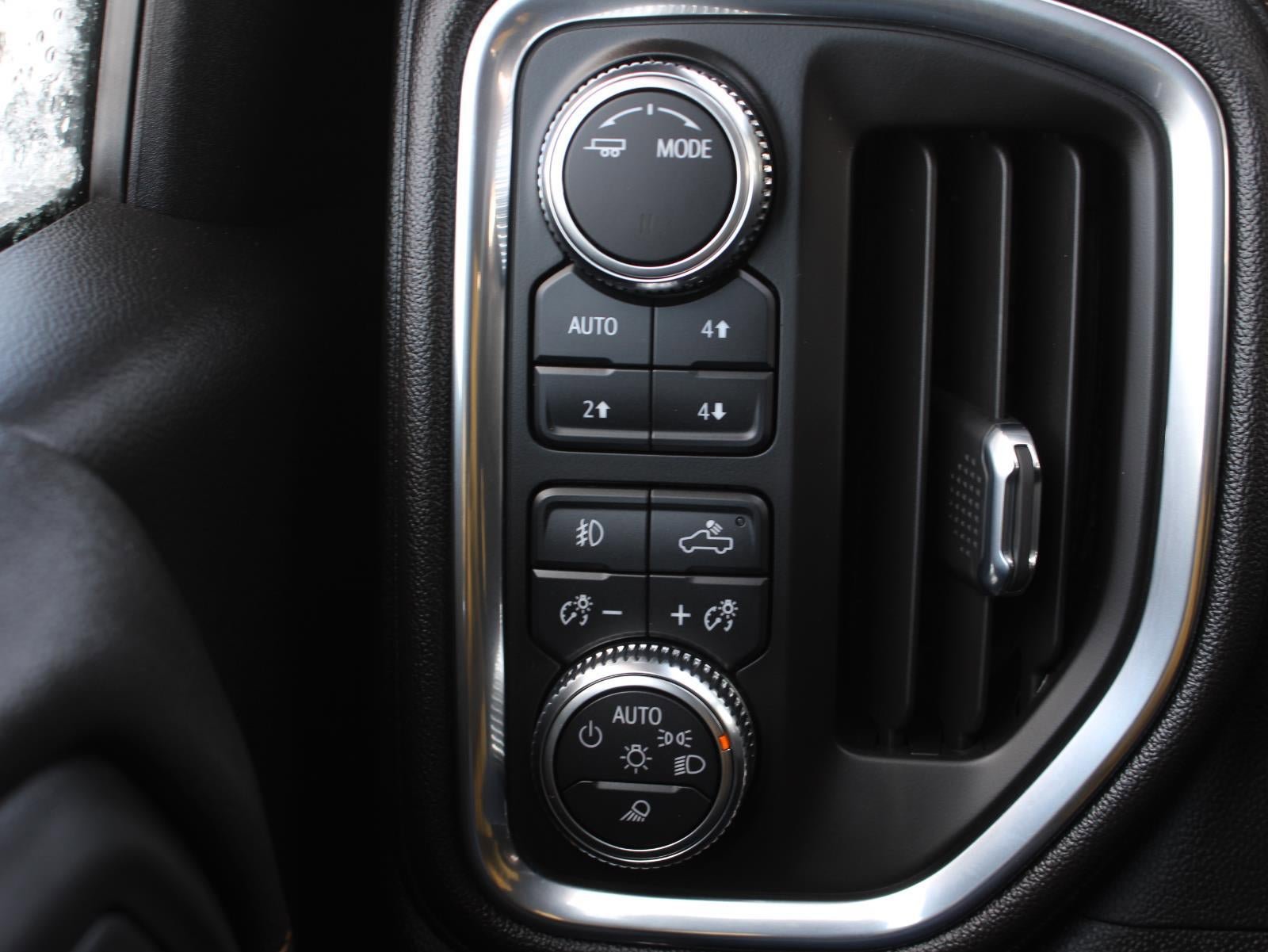 Used 2022 GMC Sierra 1500 AT4 w/ AT4 Premium Package image 9