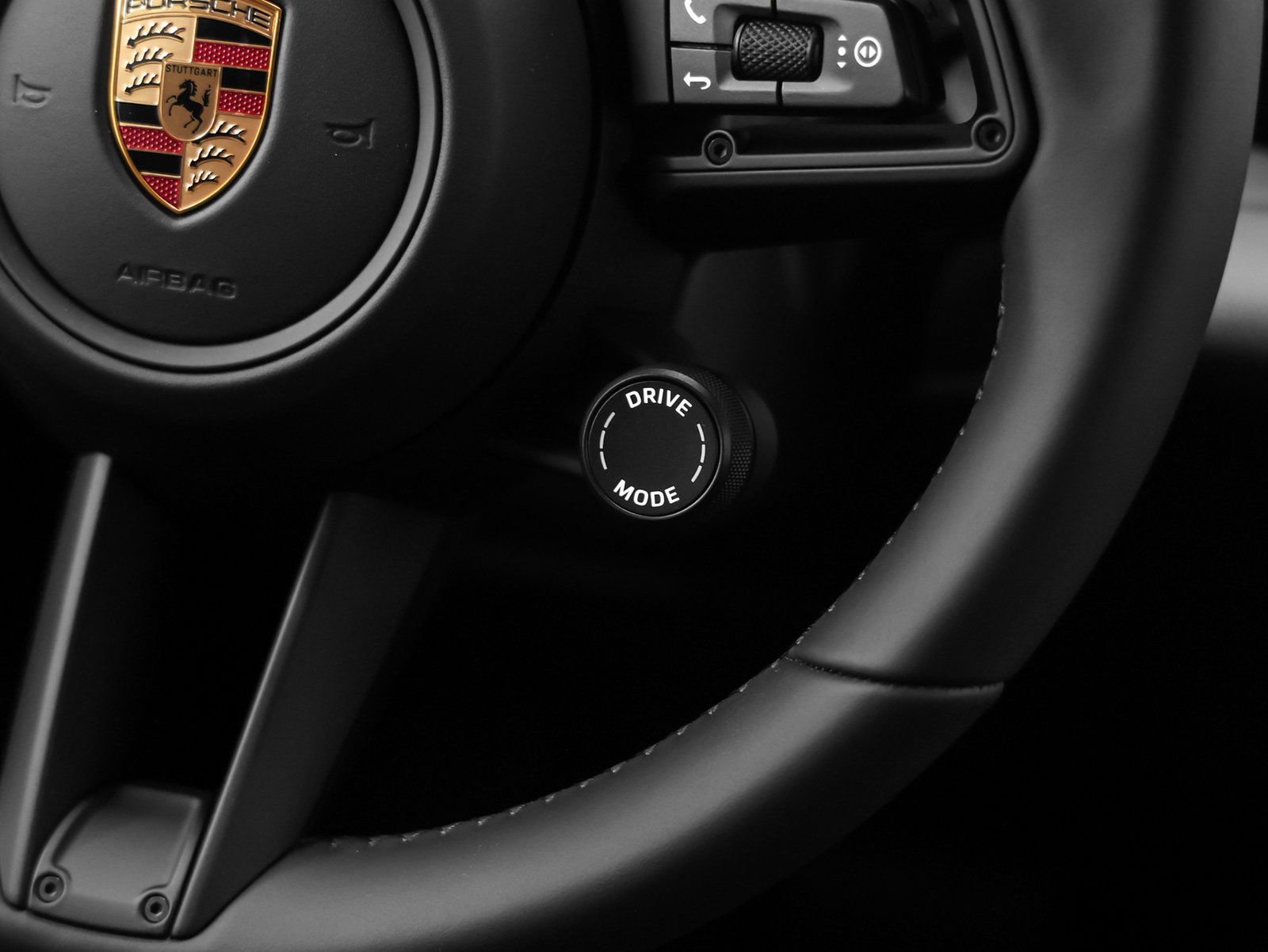 New 2026 Porsche Macan 4 Electric image 35