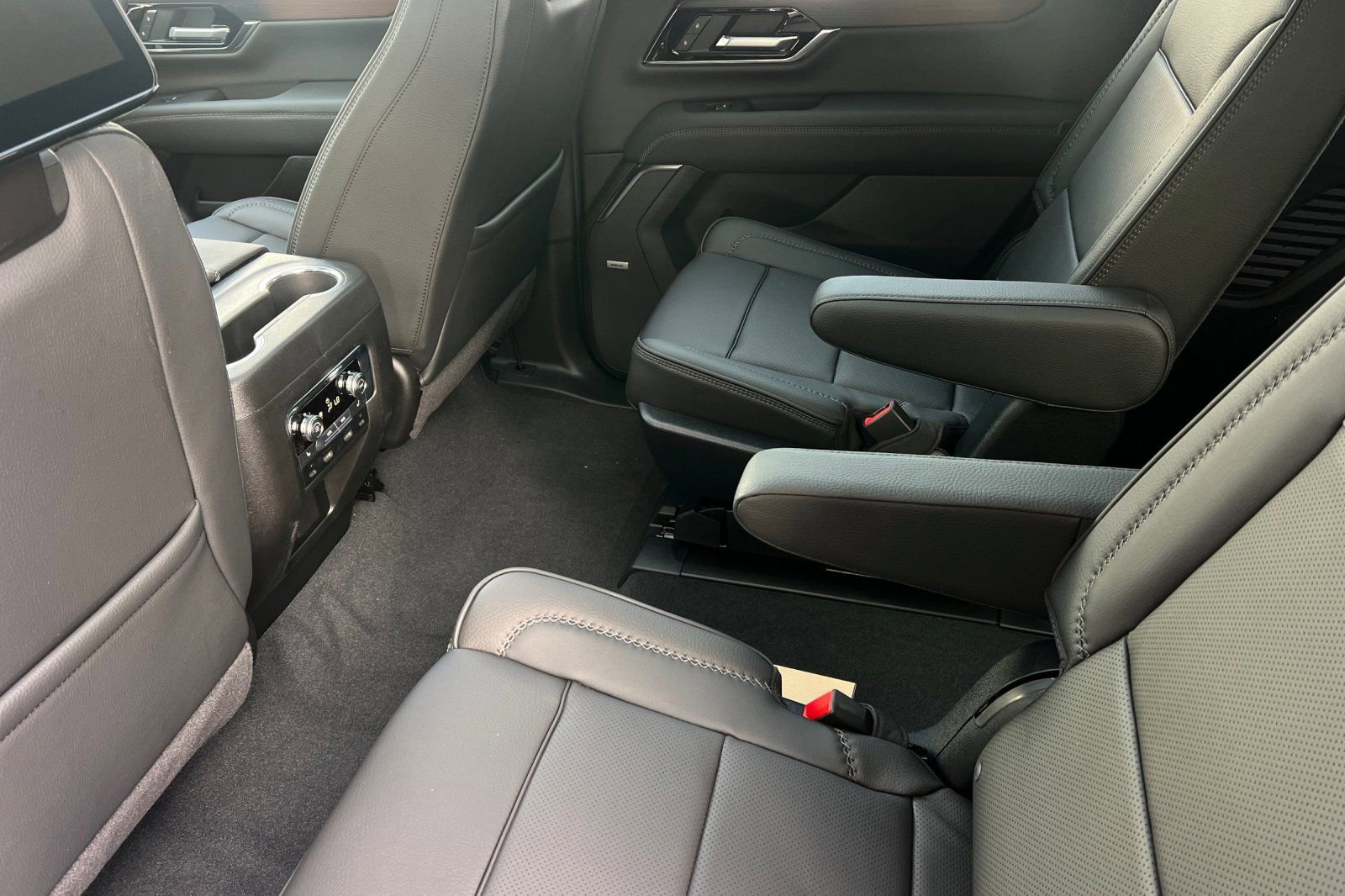 New 2026 GMC Yukon Denali w/ Denali Reserve Package image 10