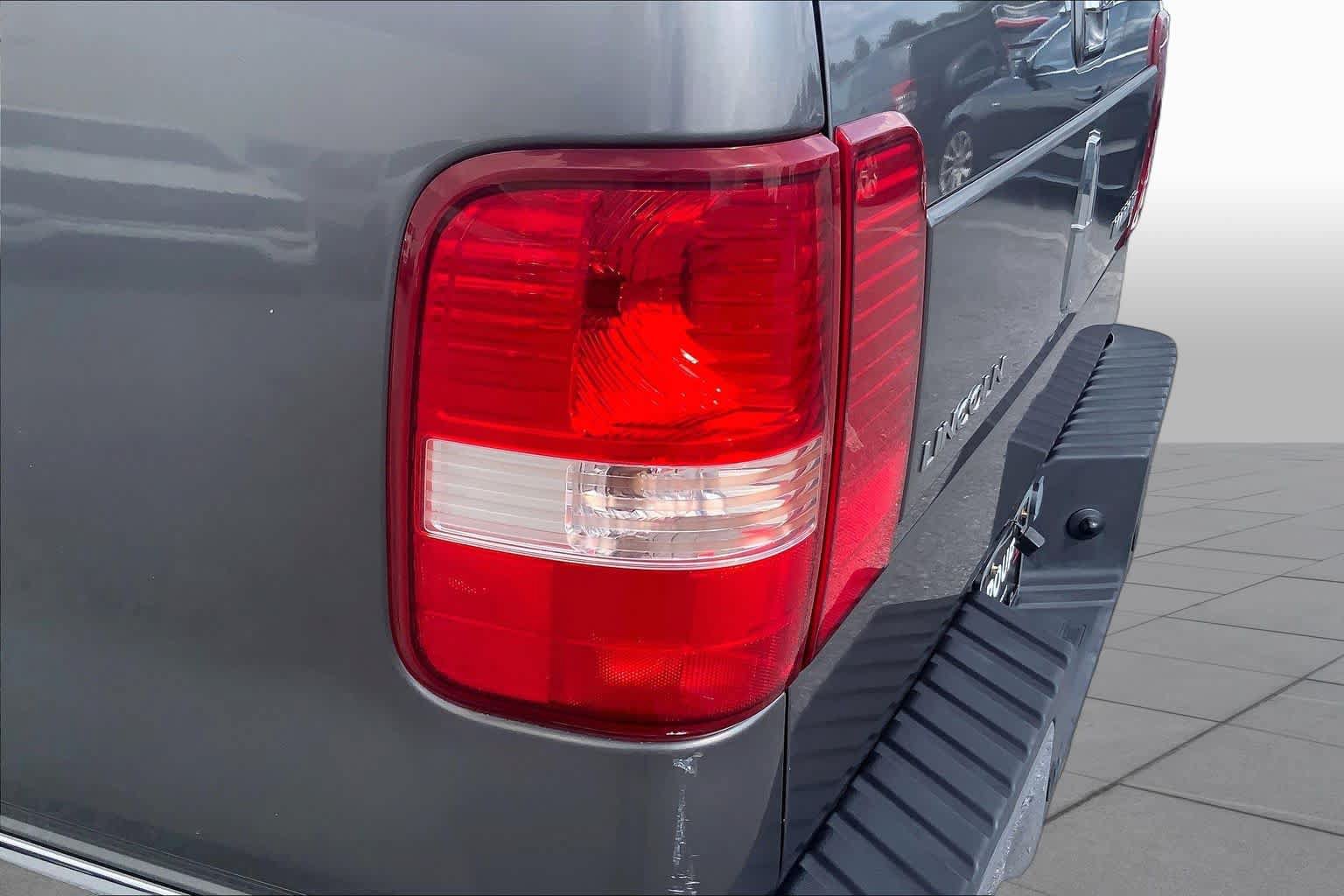 Used 2006 Lincoln Mark LT 2WD image 27