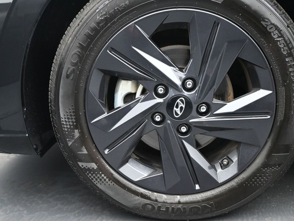 Used 2023 Hyundai Elantra SEL w/ Cargo Package image 10