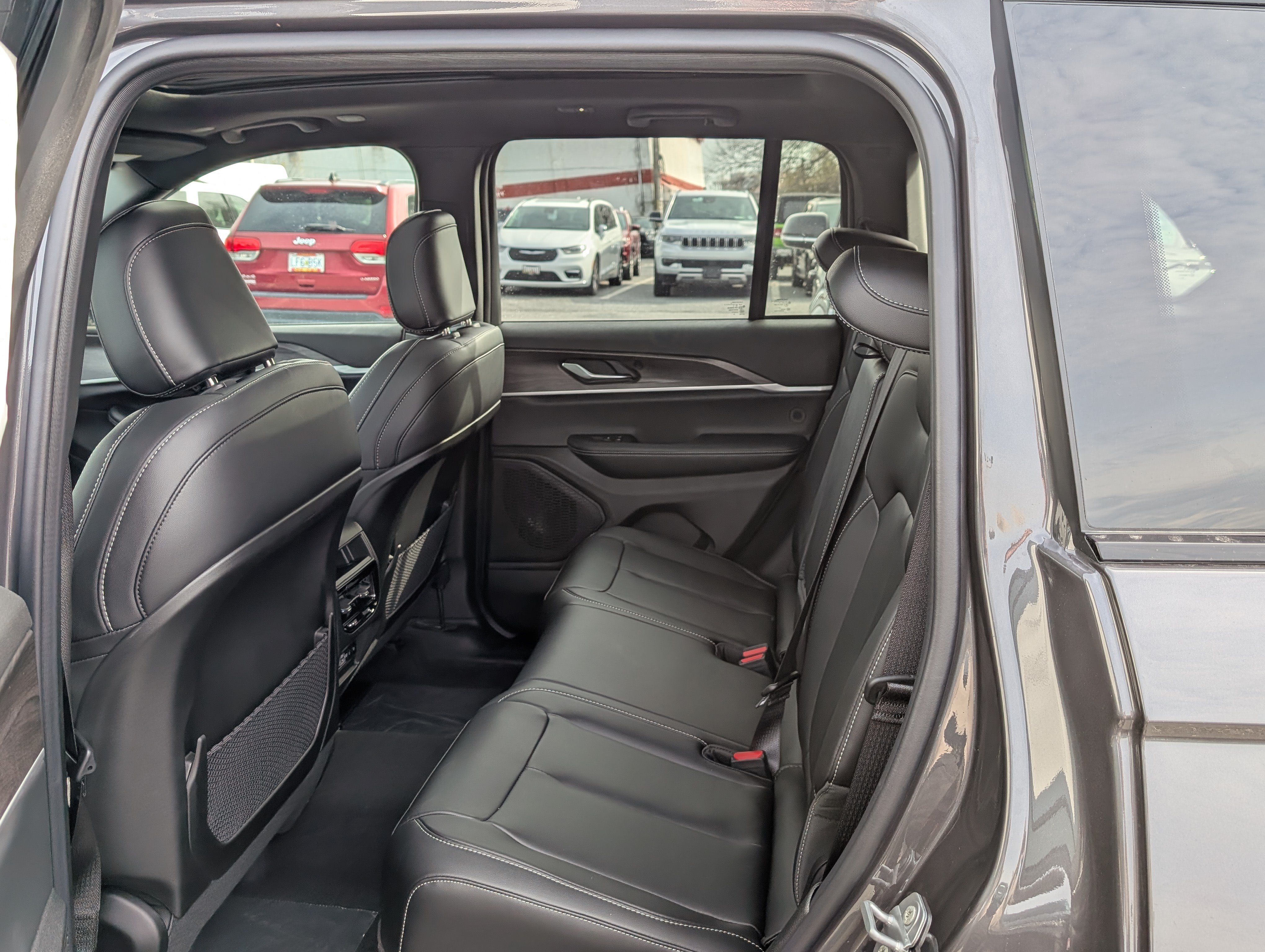 New 2025 Jeep Grand Cherokee Limited AWD/4WD image 13