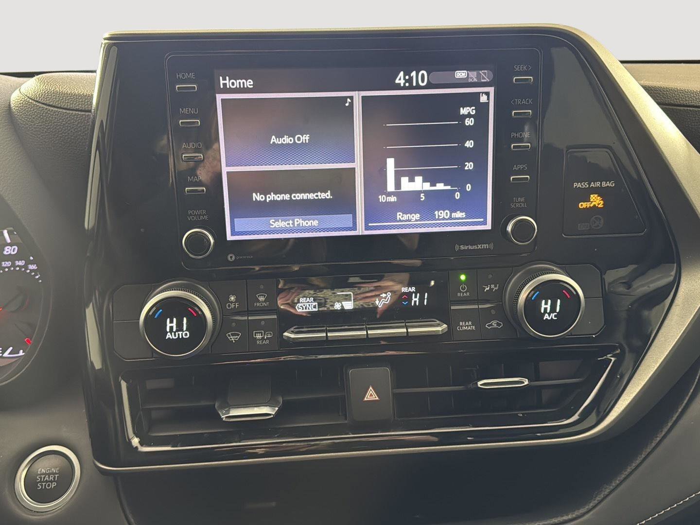 Used 2021 Toyota Highlander L image 19