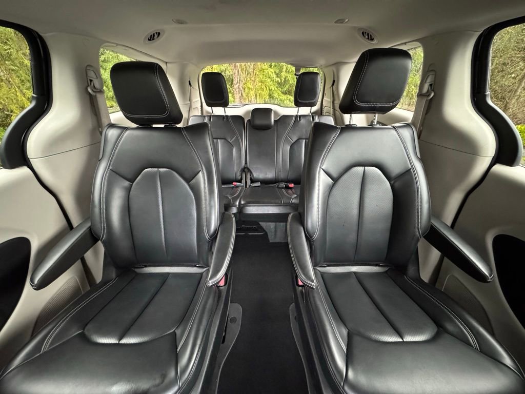 Used 2023 Chrysler Pacifica Touring-L image 25