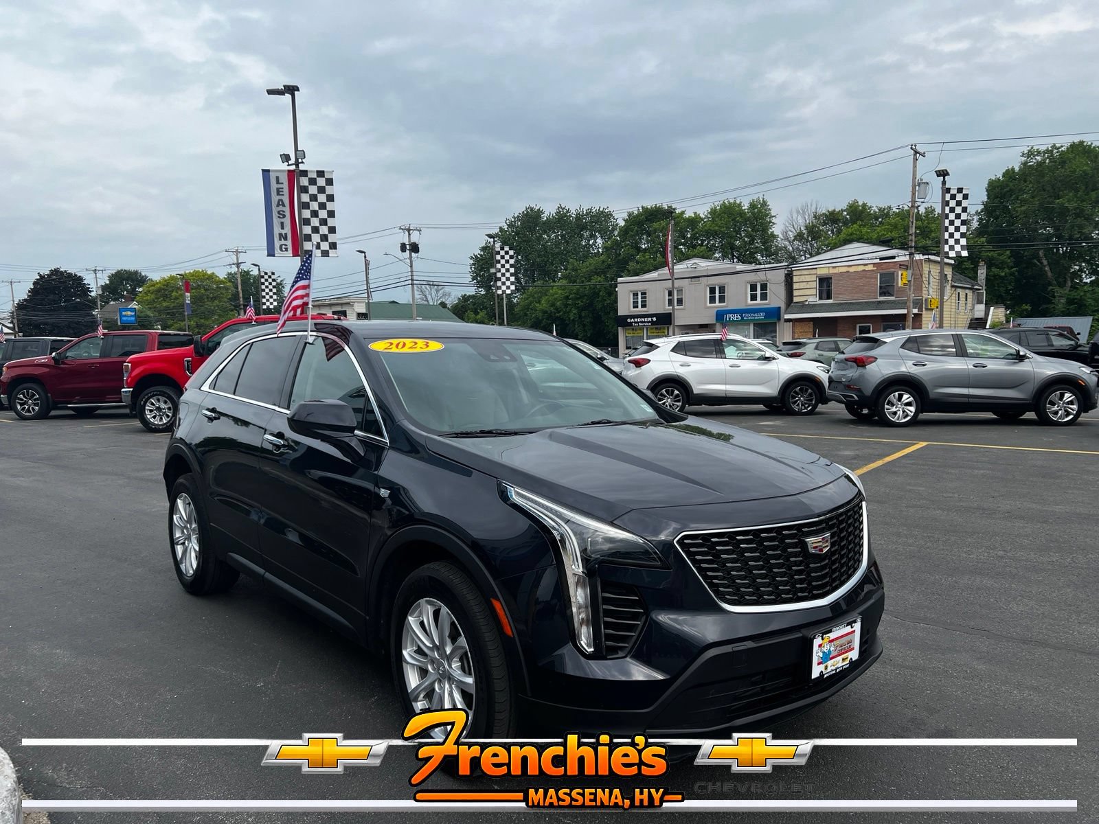 Used 2023 Cadillac XT4 Luxury w/ Driver Awareness Package AWD/4WD image 3