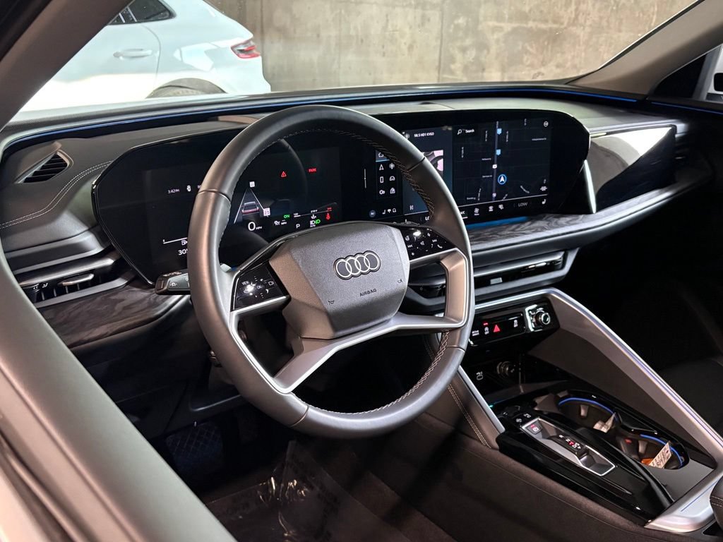 Used 2025 Audi Q5 Premium w/ Convenience Package AWD/4WD image 5