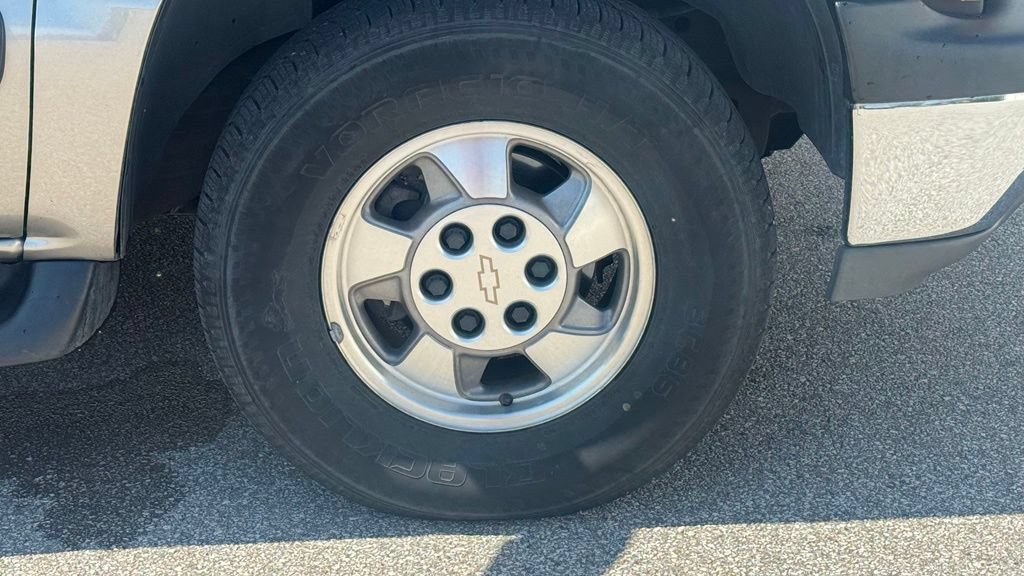Used 2003 Chevrolet Suburban LS w/ LS Preferred Equipment Group AWD/4WD image 5